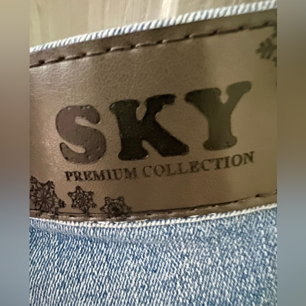 Sky Women’s Size 16 Jeans with Winged Heart Pocket, Wing on Each Side at Front - Picture 8 of 15